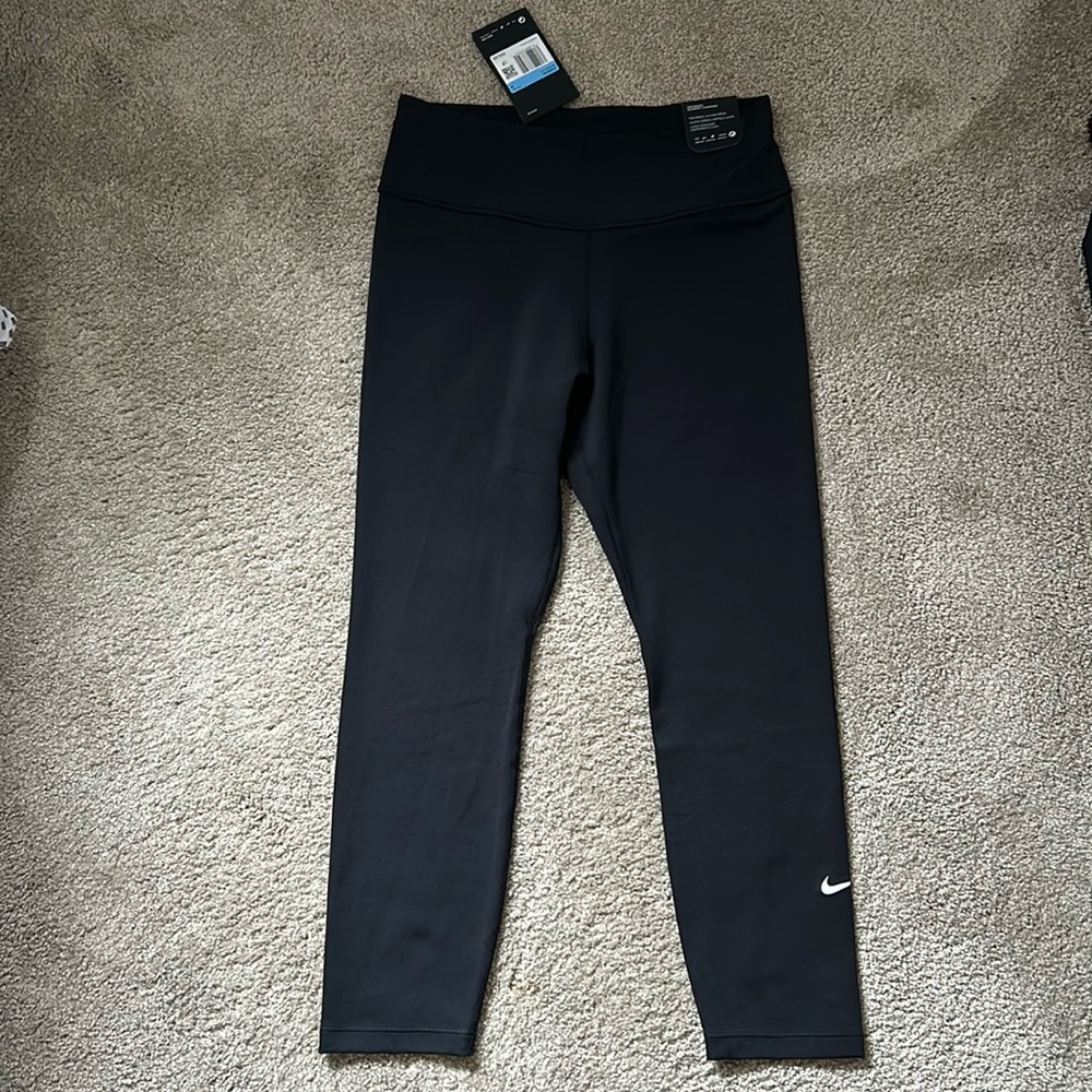 New with tags Nike mid rise tight fit
